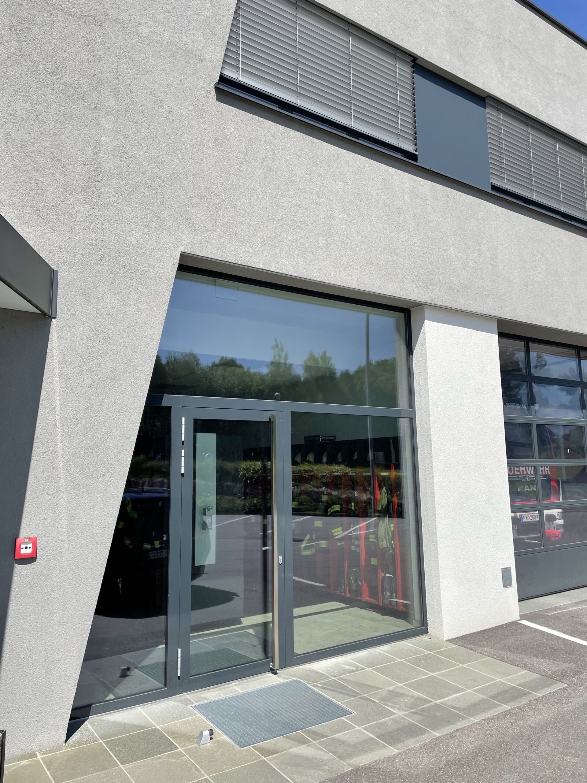 GF UV 60-IN UV-Schutzfolie (leichte Tönung) – Effektiver Schutz vor UV- Strahlen 2 GF UV Clear IN UV-Schutzfolie