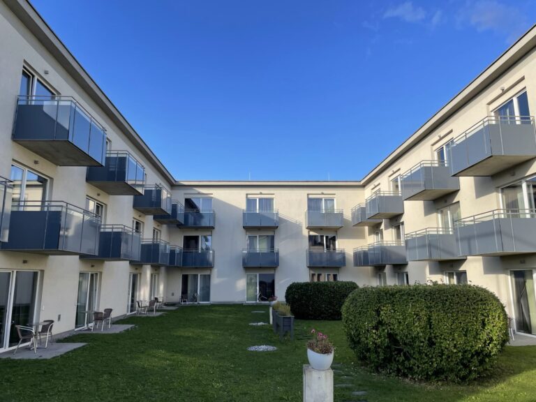 Milchglas Sichtschutzfolien fuer Balkone 6