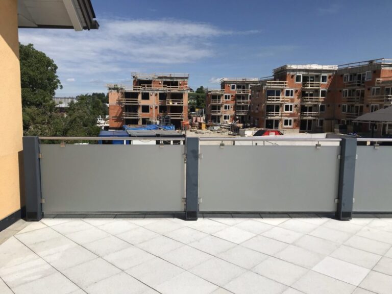 Milchglasfolie Sichtschutzfolie Glasgelaender OOe 3