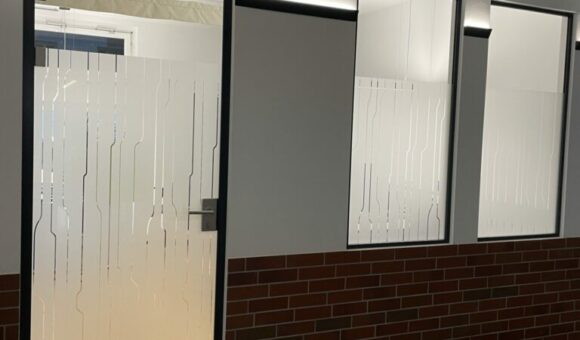 Sichtschutzfolie Buero Beschriftung 00007