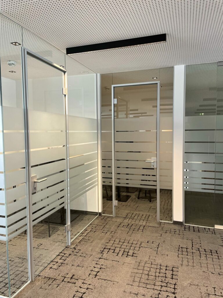 Sichtschutzfolien fuer die Bueroraeume in Linz 4