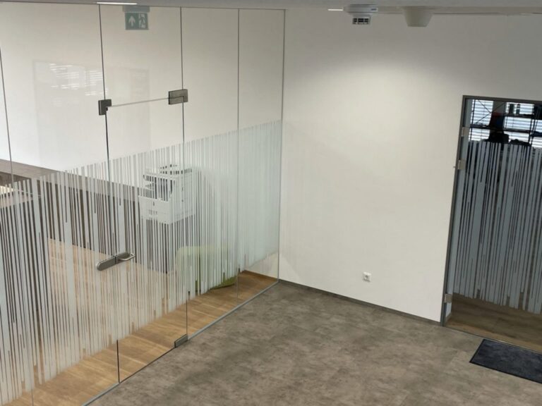 Sichtschutzfolien – Beschriftung Büro 10