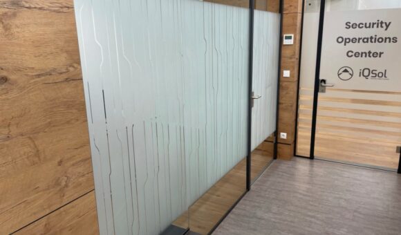 Sichtschutzfolien – Beschriftung Buero 3