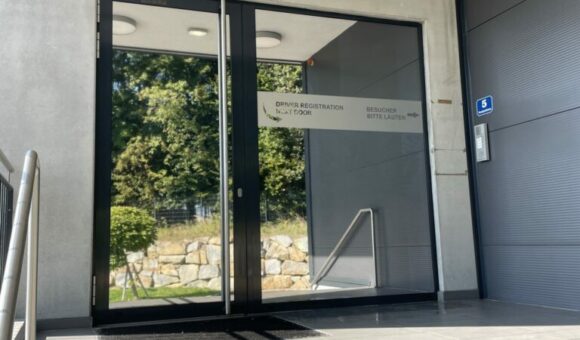 Sonnenschutzfolie mit Beschriftung Firma ontime 3