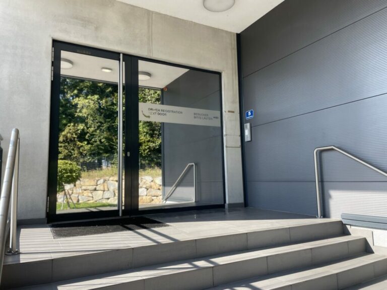 Sonnenschutzfolie mit Beschriftung Firma ontime 6