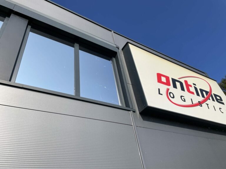 Sonnenschutzfolie mit Beschriftung Firma ontime 7