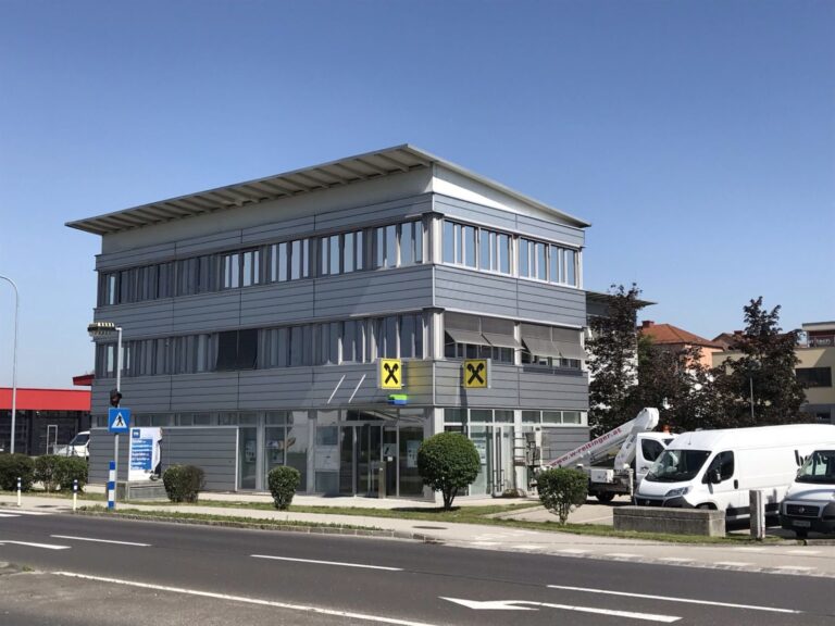 Sonnenschutzfolien Firmengebäude Asten 1