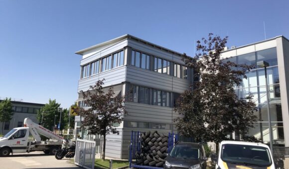 Sonnenschutzfolien Firmengebaeude Asten 4