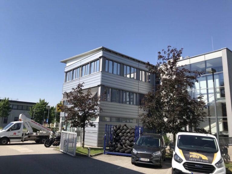 Sonnenschutzfolien Firmengebaeude Asten 4